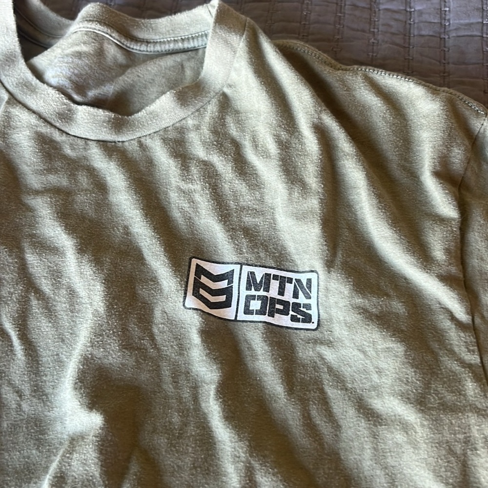 Men’s Mountain Ops Size Large elk tee - Picture 2 of 4